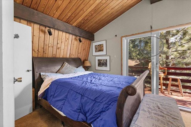 566 Santa Barbara Avenue, Sugarloaf, CA 92386