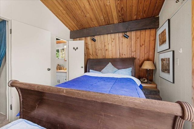 566 Santa Barbara Avenue, Sugarloaf, CA 92386