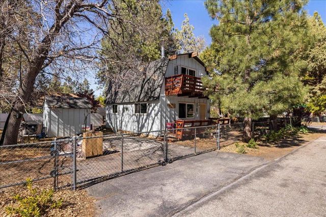 566 Santa Barbara Avenue, Sugarloaf, CA 92386