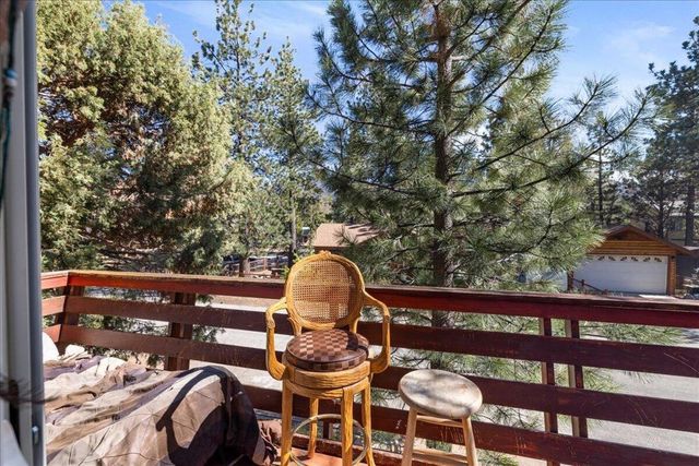 566 Santa Barbara Avenue, Sugarloaf, CA 92386