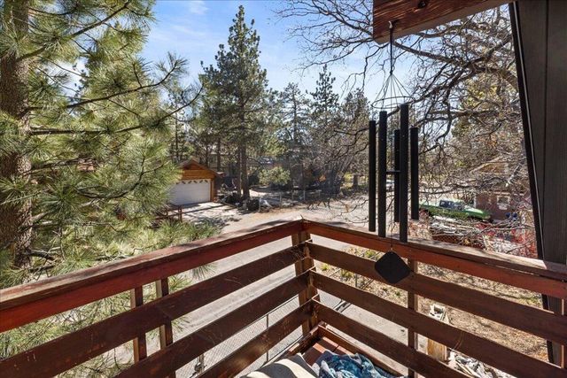 566 Santa Barbara Avenue, Sugarloaf, CA 92386