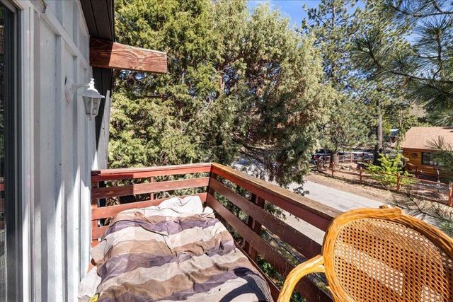 566 Santa Barbara Avenue, Sugarloaf, CA 92386