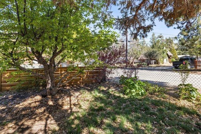 566 Santa Barbara Avenue, Sugarloaf, CA 92386