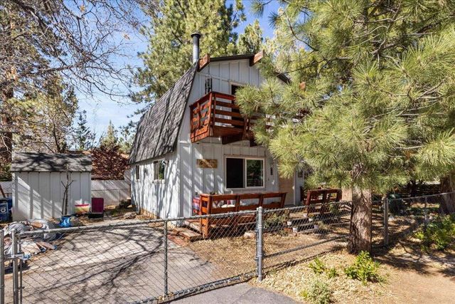 566 Santa Barbara Avenue, Sugarloaf, CA 92386