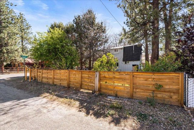 566 Santa Barbara Avenue, Sugarloaf, CA 92386