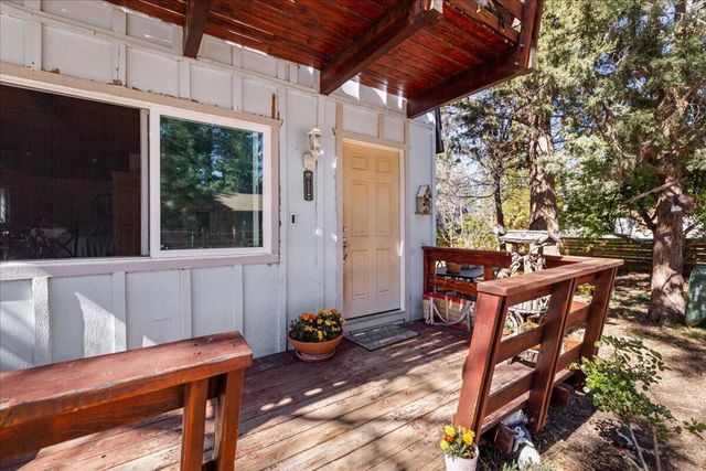 566 Santa Barbara Avenue, Sugarloaf, CA 92386