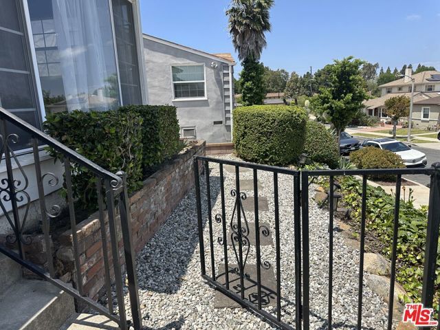 5738 Brushton Street, Los Angeles, CA 90008