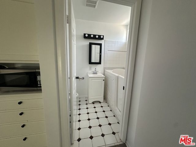 5738 Brushton Street, Los Angeles, CA 90008