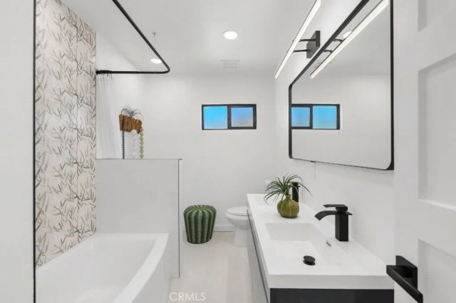 3940 E Calle San Antonio, Palm Springs, CA 92264