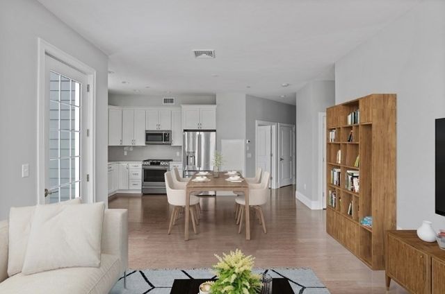 8 Sanborn St 408, Reading, MA 01867