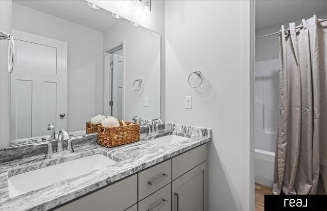 7409 N 176 Avenue, Bennington, NE 68007