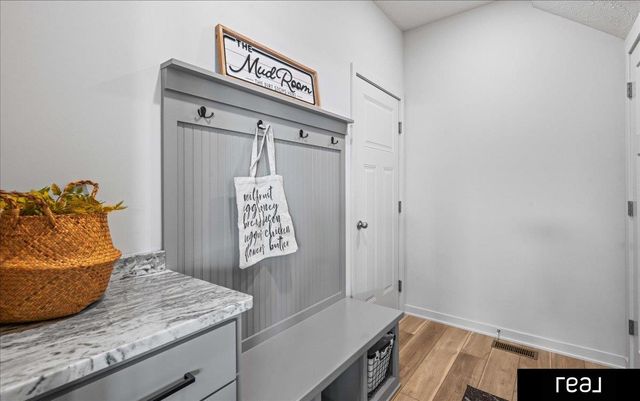 7409 N 176 Avenue, Bennington, NE 68007