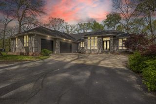 2925 South Ridgewood Lane, Springfield, MO 65809
