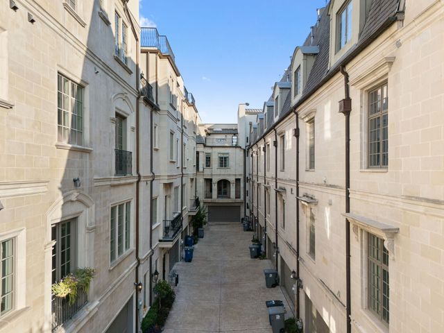 2214 Worthington Street, Dallas, TX 75204