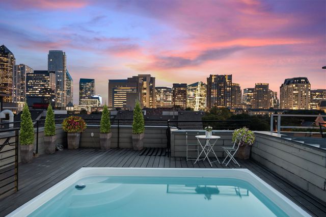 2214 Worthington Street, Dallas, TX 75204