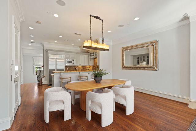 2214 Worthington Street, Dallas, TX 75204