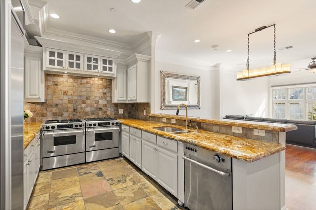 2214 Worthington Street, Dallas, TX 75204