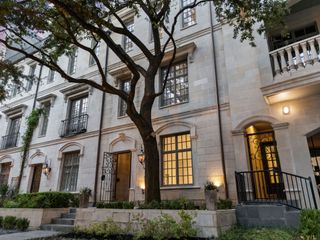 2214 Worthington Street, Dallas, TX 75204