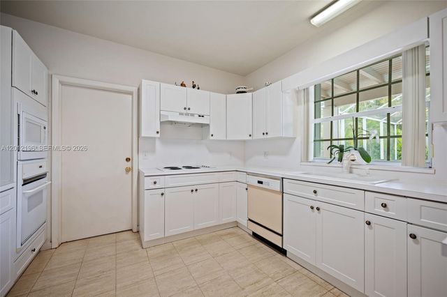 15705 SW 77th Ave, Palmetto Bay, FL 33157