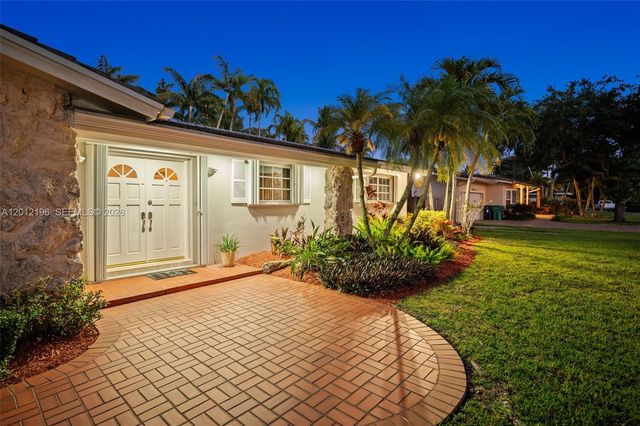 15705 SW 77th Ave, Palmetto Bay, FL 33157