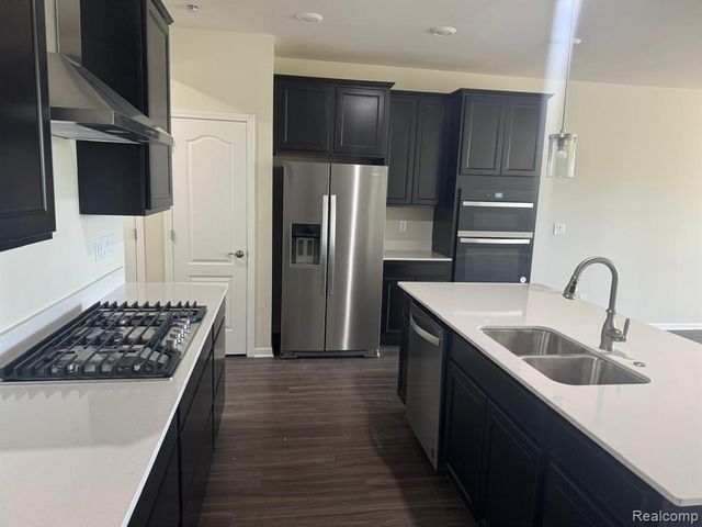 732 Addison Circle, Walled Lake, MI 48390