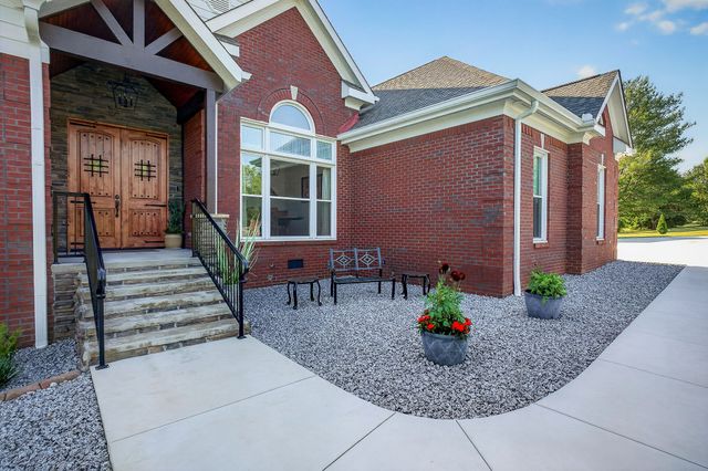 256 Kings Pointe Ln, Mcminnville, TN 37110