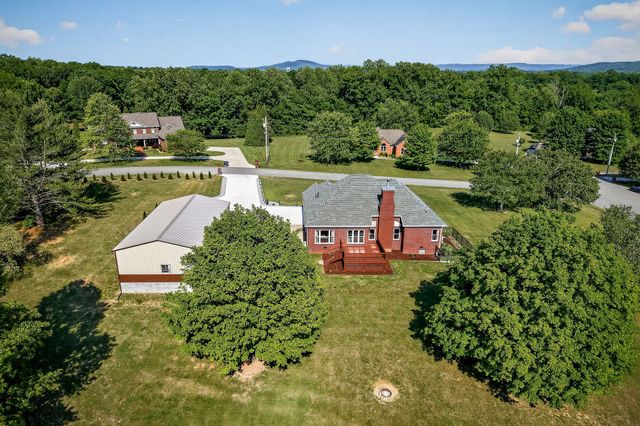 256 Kings Pointe Ln, Mcminnville, TN 37110