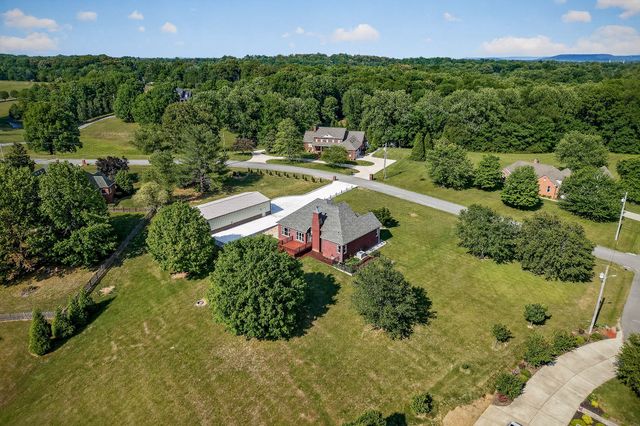 256 Kings Pointe Ln, Mcminnville, TN 37110