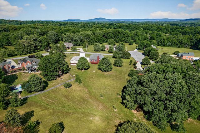 256 Kings Pointe Ln, Mcminnville, TN 37110