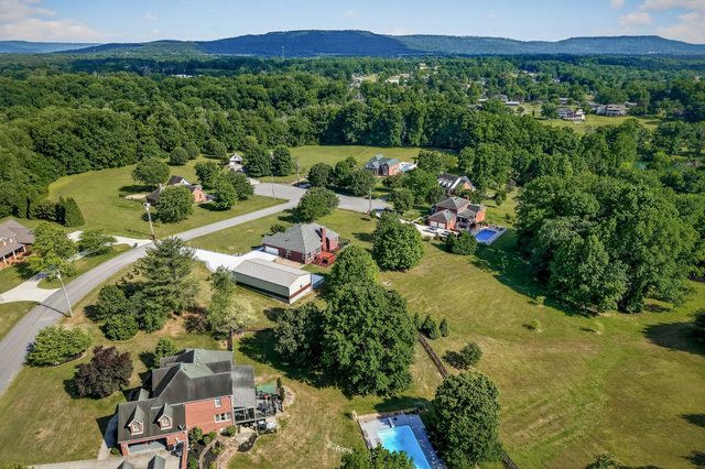 256 Kings Pointe Ln, Mcminnville, TN 37110
