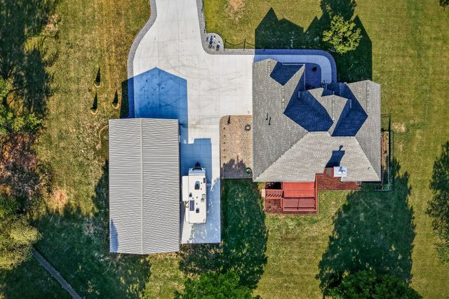 256 Kings Pointe Ln, Mcminnville, TN 37110