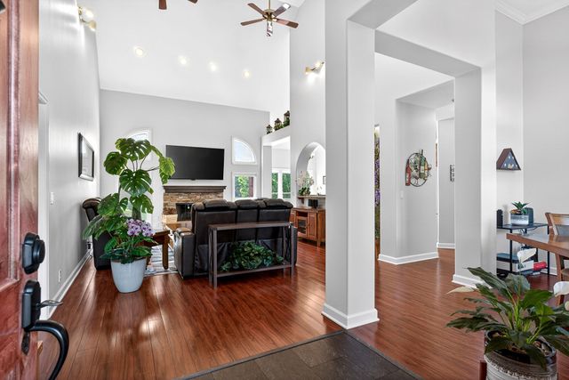 256 Kings Pointe Ln, Mcminnville, TN 37110