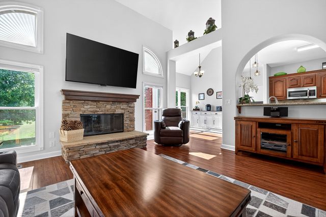 256 Kings Pointe Ln, Mcminnville, TN 37110