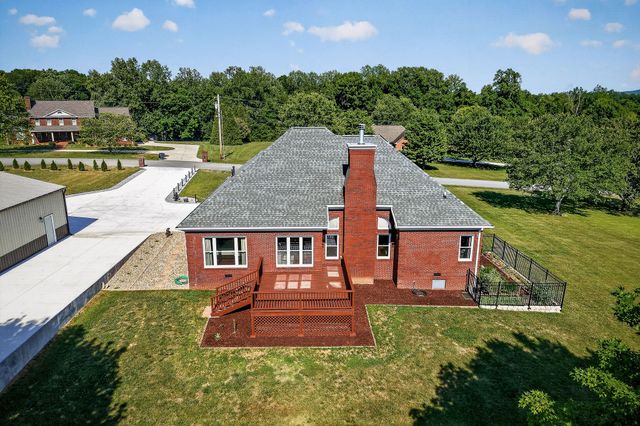 256 Kings Pointe Ln, Mcminnville, TN 37110