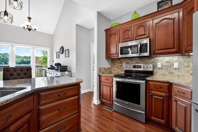 256 Kings Pointe Ln, Mcminnville, TN 37110