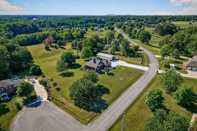 256 Kings Pointe Ln, Mcminnville, TN 37110