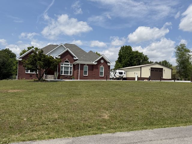 256 Kings Pointe Ln, Mcminnville, TN 37110