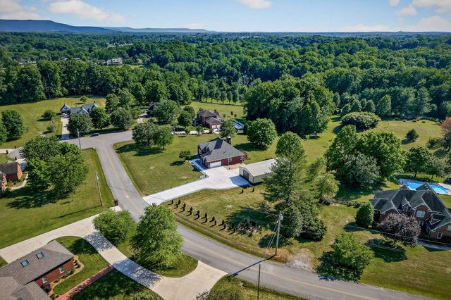256 Kings Pointe Ln, Mcminnville, TN 37110
