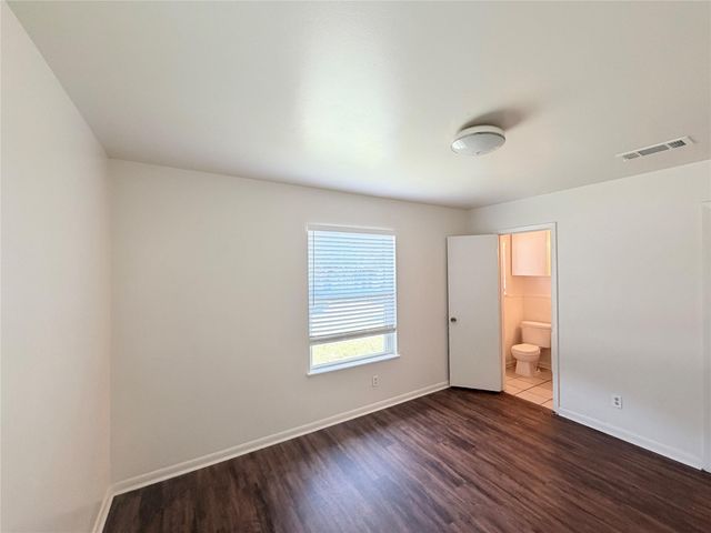 8701 Parkfield DR, Austin, TX 78758