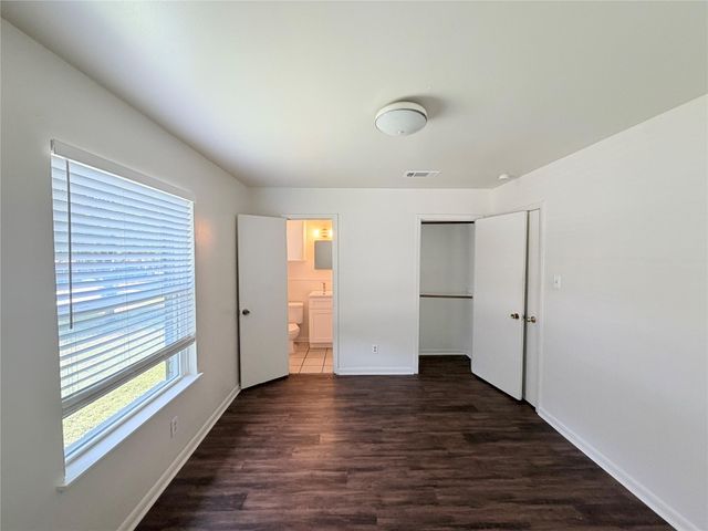 8701 Parkfield DR, Austin, TX 78758