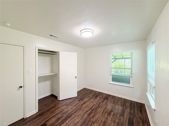 8701 Parkfield DR, Austin, TX 78758