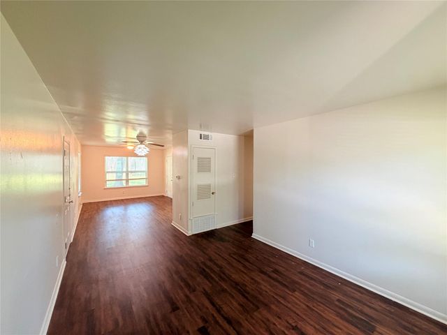 8701 Parkfield DR, Austin, TX 78758