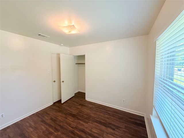 8701 Parkfield DR, Austin, TX 78758