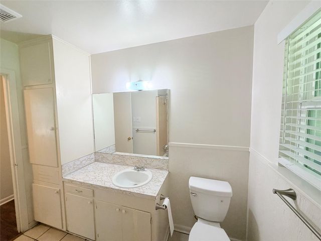 8701 Parkfield DR, Austin, TX 78758