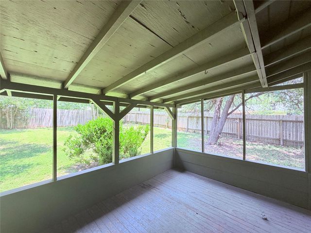 8701 Parkfield DR, Austin, TX 78758