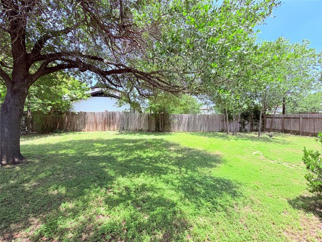 8701 Parkfield DR, Austin, TX 78758