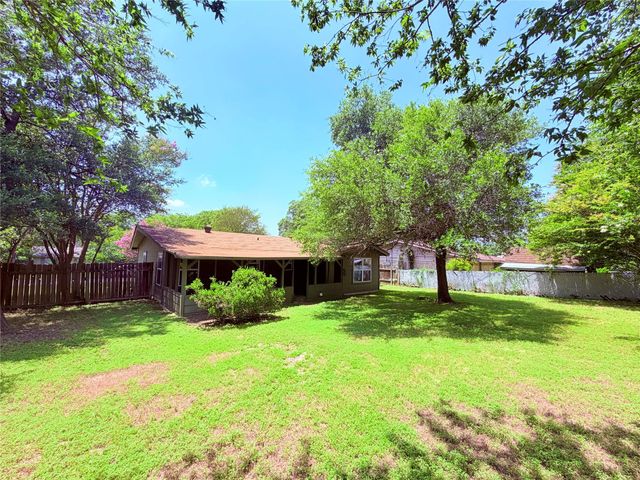 8701 Parkfield DR, Austin, TX 78758