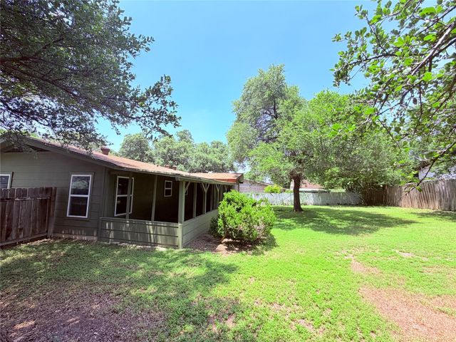 8701 Parkfield DR, Austin, TX 78758