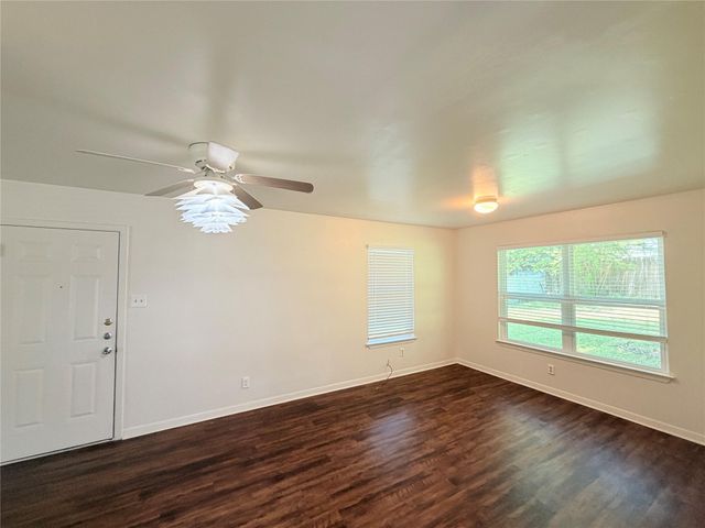 8701 Parkfield DR, Austin, TX 78758