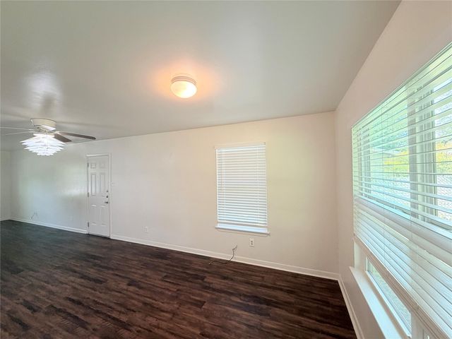 8701 Parkfield DR, Austin, TX 78758